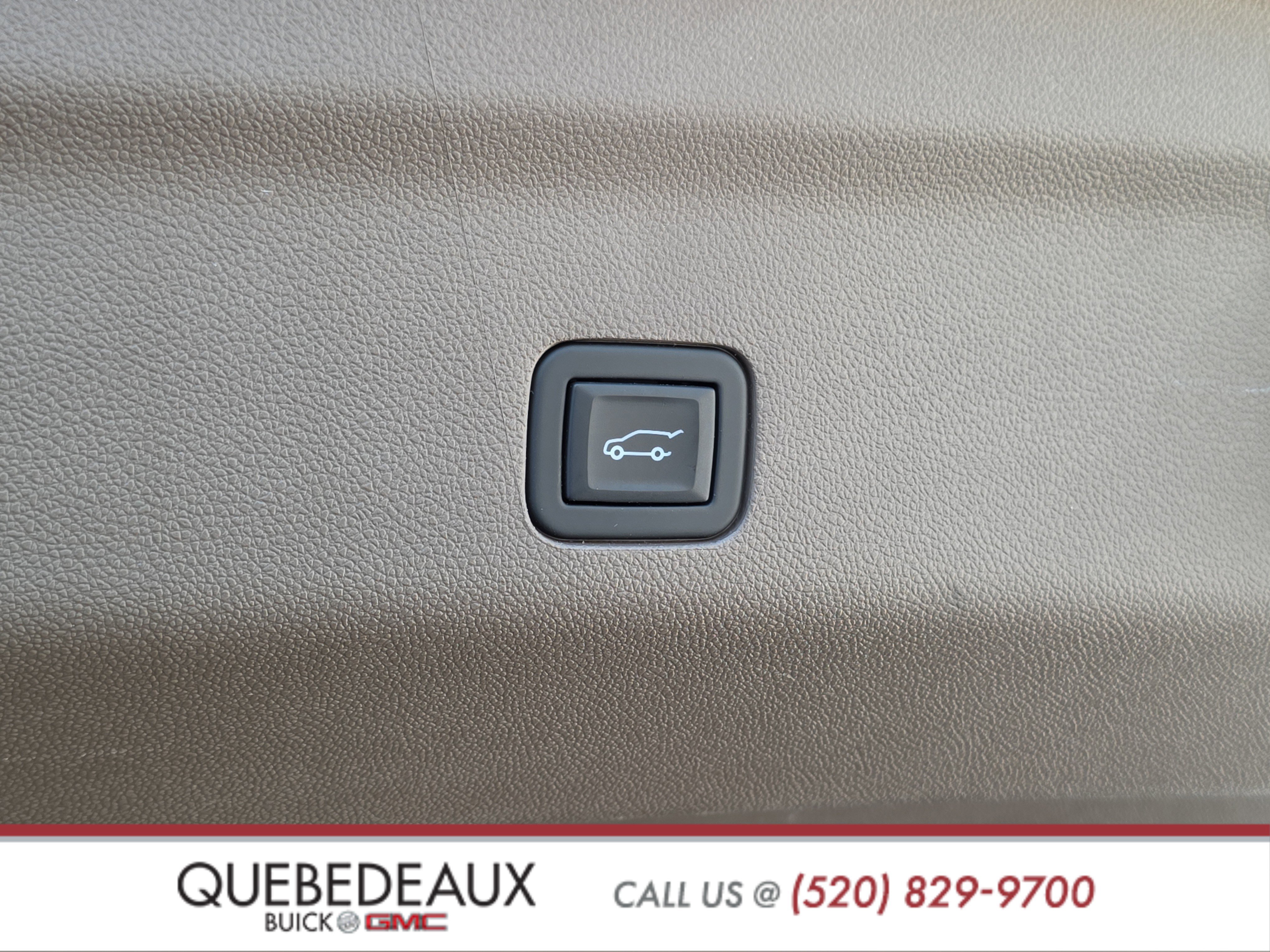 Used 2024 GMC Yukon Denali w/ Denali Reserve Package image 8