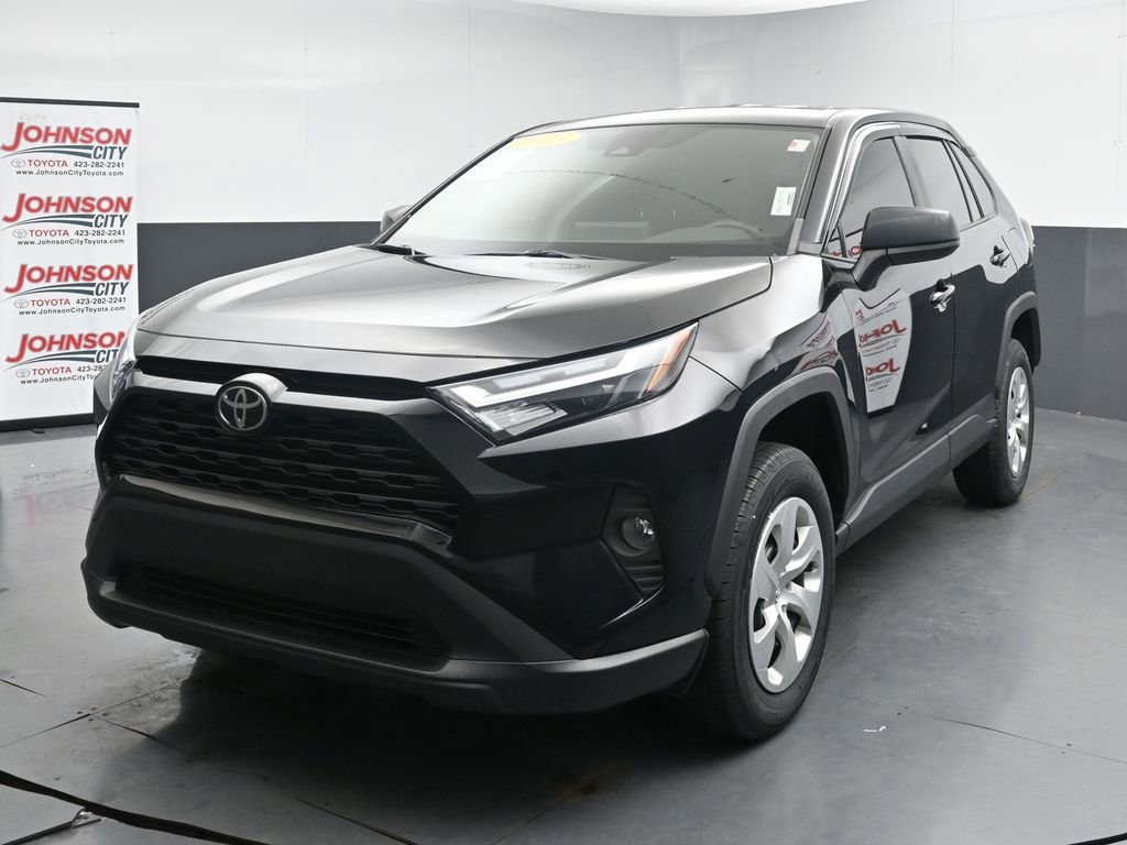 Used 2023 Toyota RAV4 LE FWD image 4