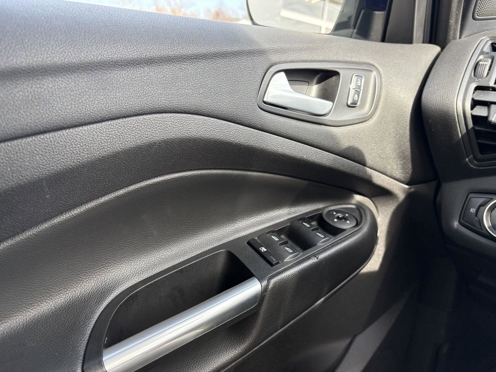 Used 2015 Ford Escape SE image 13