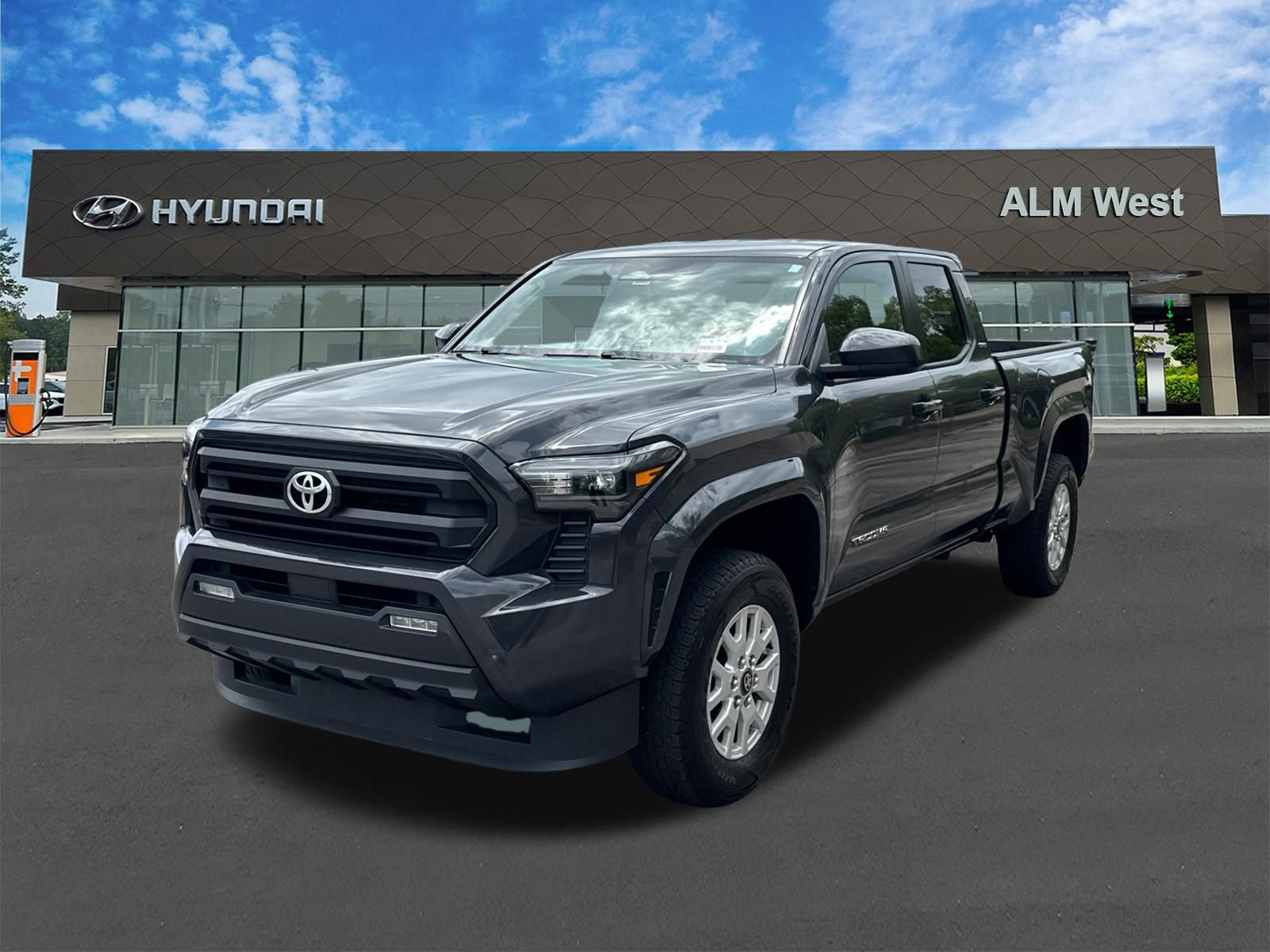 Used 2024 Toyota Tacoma SR5 AWD/4WD image 1