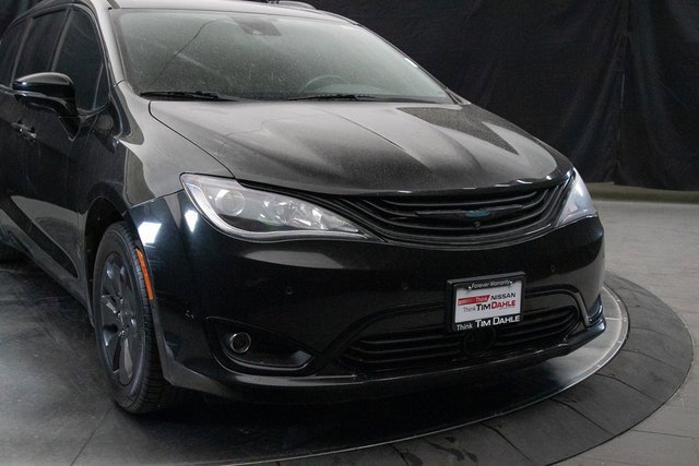 Used 2019 Chrysler Pacifica Limited w/ Advanced Safetytec Group image 3