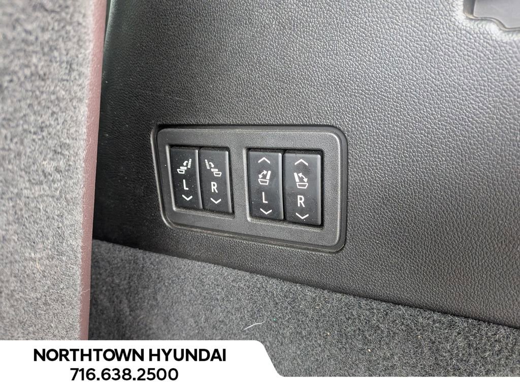 Used 2023 Cadillac XT6 Premium Luxury image 34