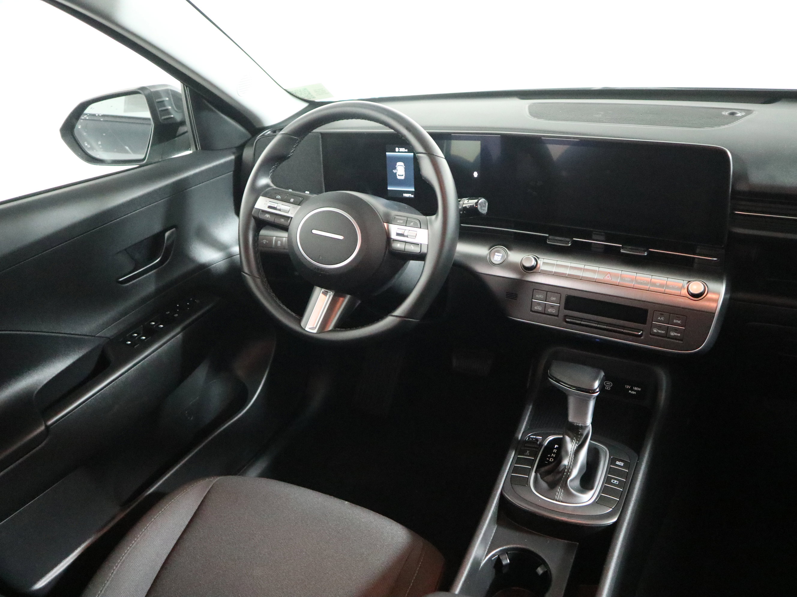 Used 2025 Hyundai Kona SEL AWD/4WD image 15