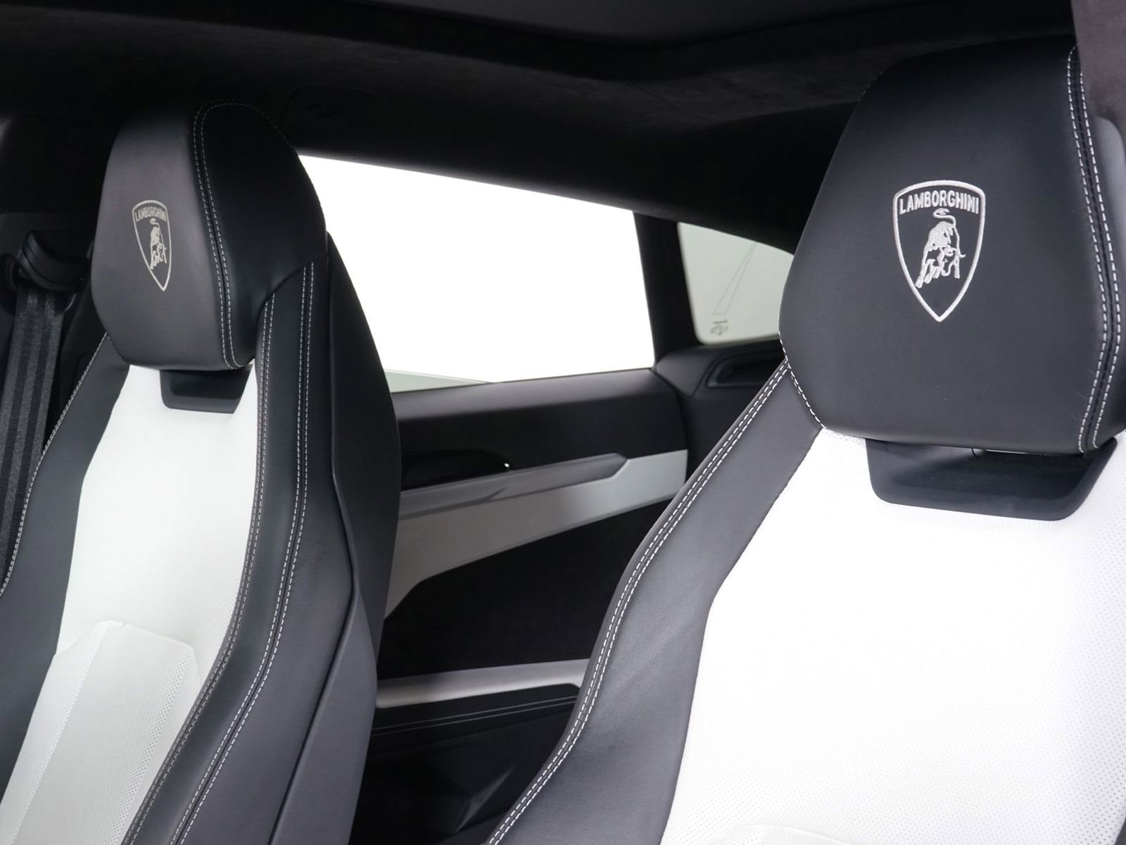 Used 2022 Lamborghini Urus image 25