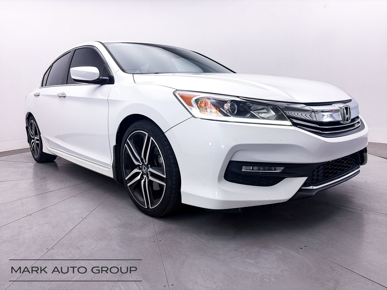 Used 2016 Honda Accord Sport image 1