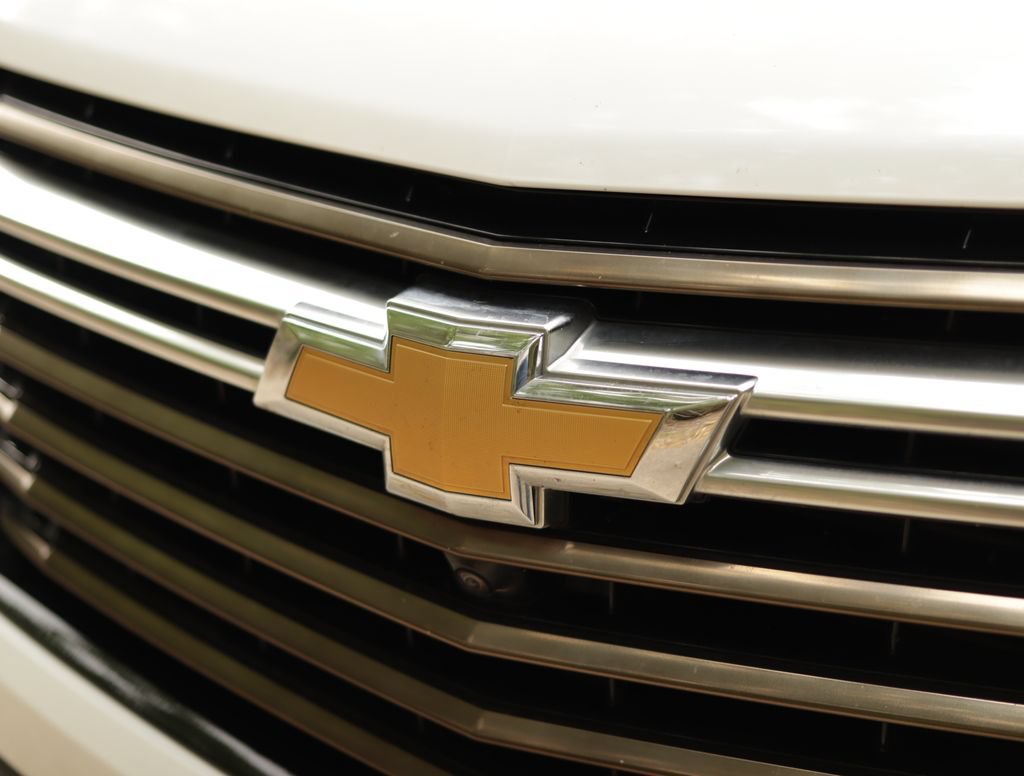Used 2023 Chevrolet Traverse High Country w/ LPO, Floor Liner Package AWD/4WD image 39
