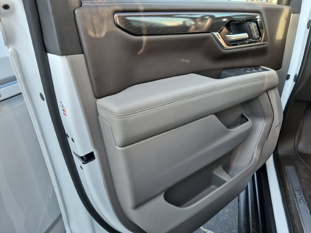 Used 2026 GMC Yukon XL Elevation w/ Elevation Premium Package RWD image 10
