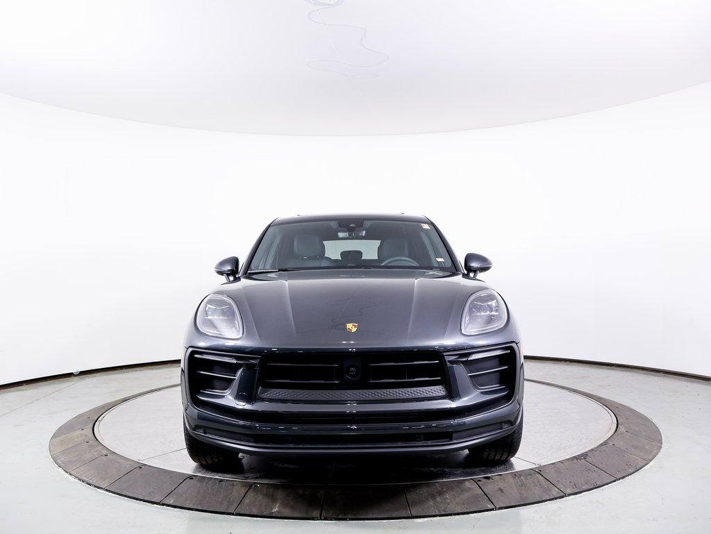 Certified 2025 Porsche Macan AWD/4WD image 26