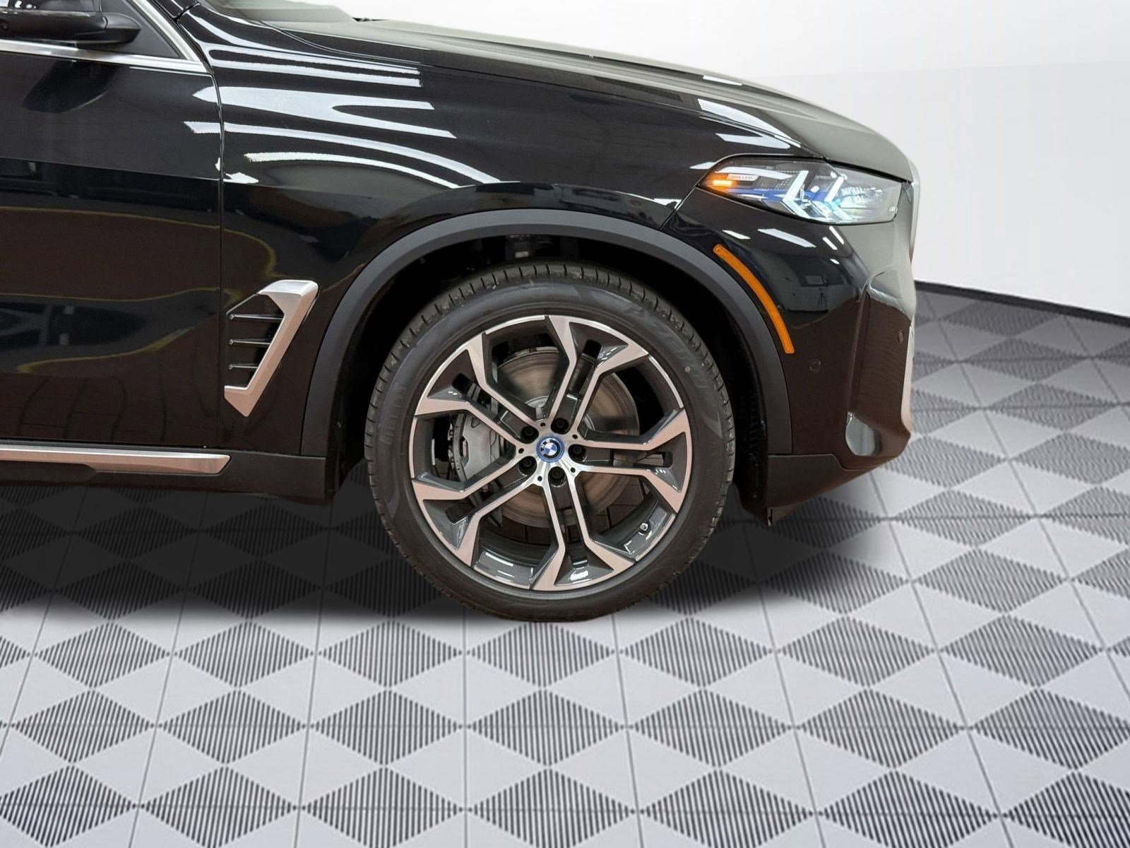 Used 2025 BMW X5 xDrive50e w/ Premium Package image 10