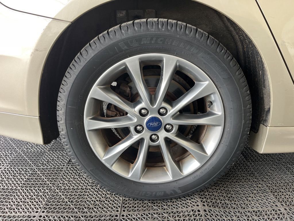 Used 2017 Ford Fusion SE image 28