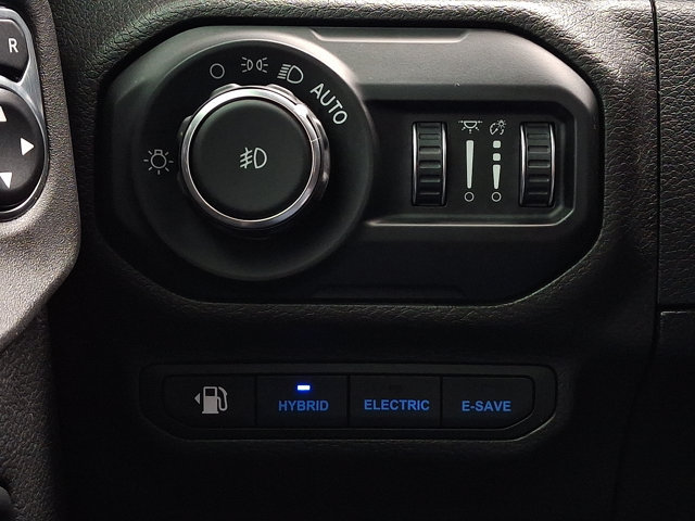 Used 2021 Jeep Wrangler Unlimited Sahara AWD/4WD image 25
