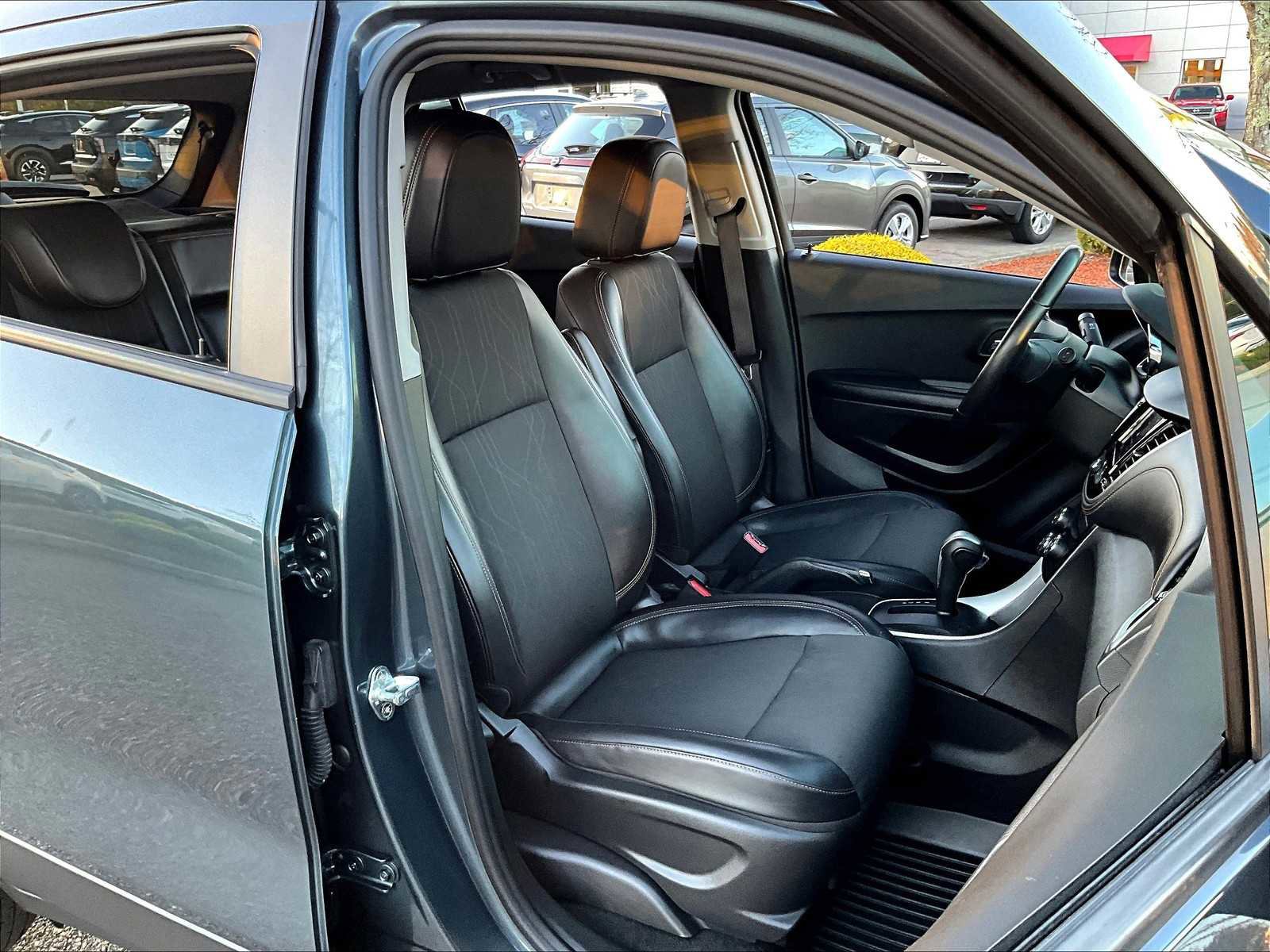 Used 2022 Chevrolet Trax LT w/ Driver Confidence Package image 11