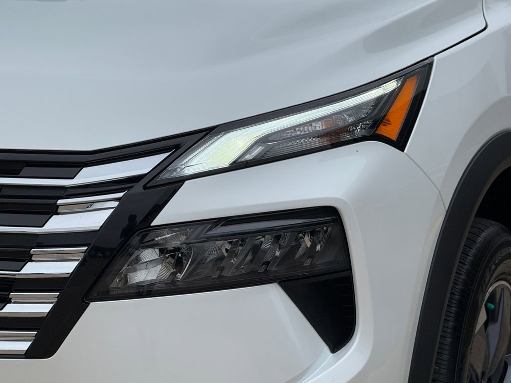 Used 2026 Nissan Rogue SV FWD image 5