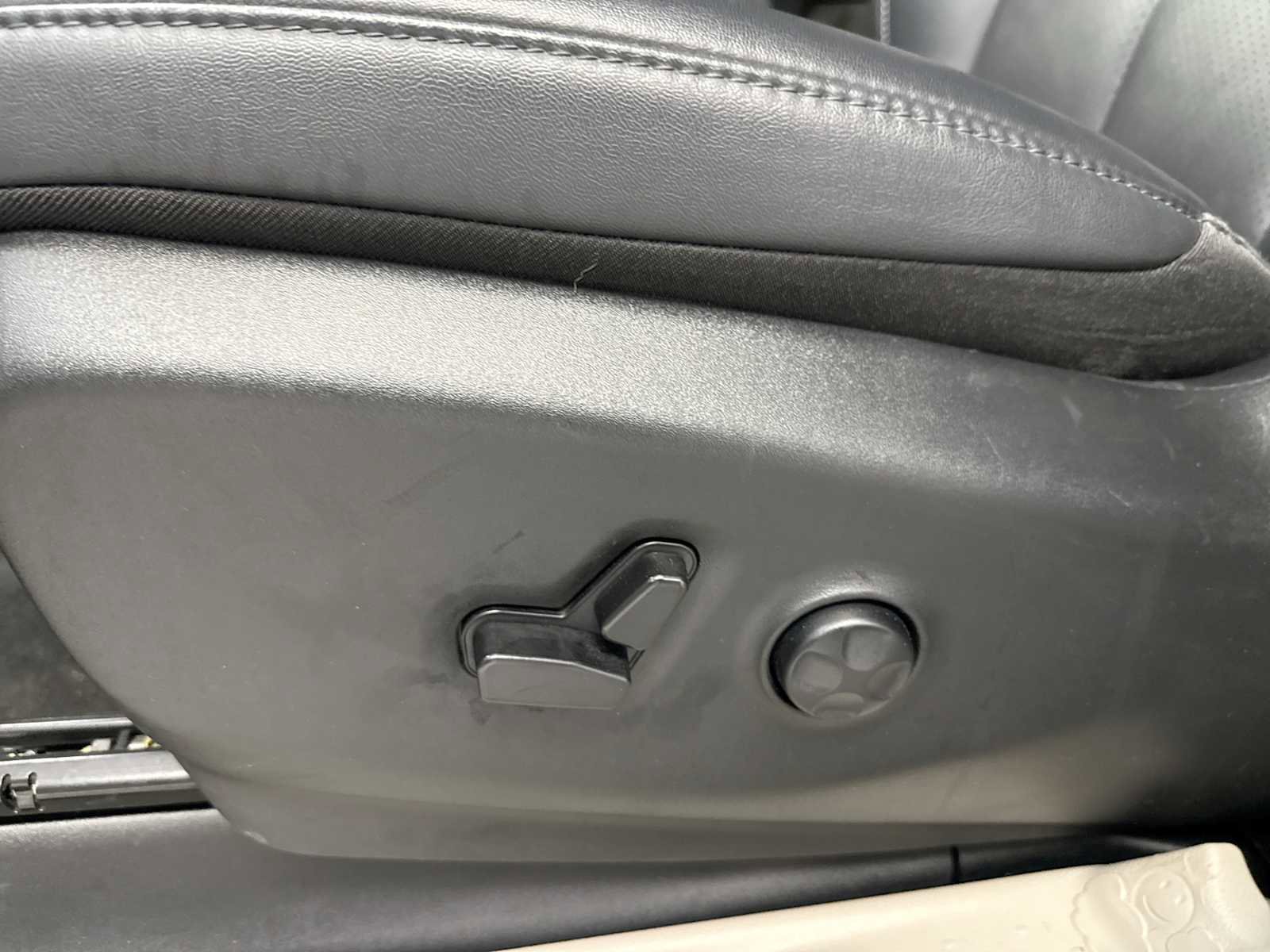 Used 2024 Chrysler Pacifica Touring-L image 20