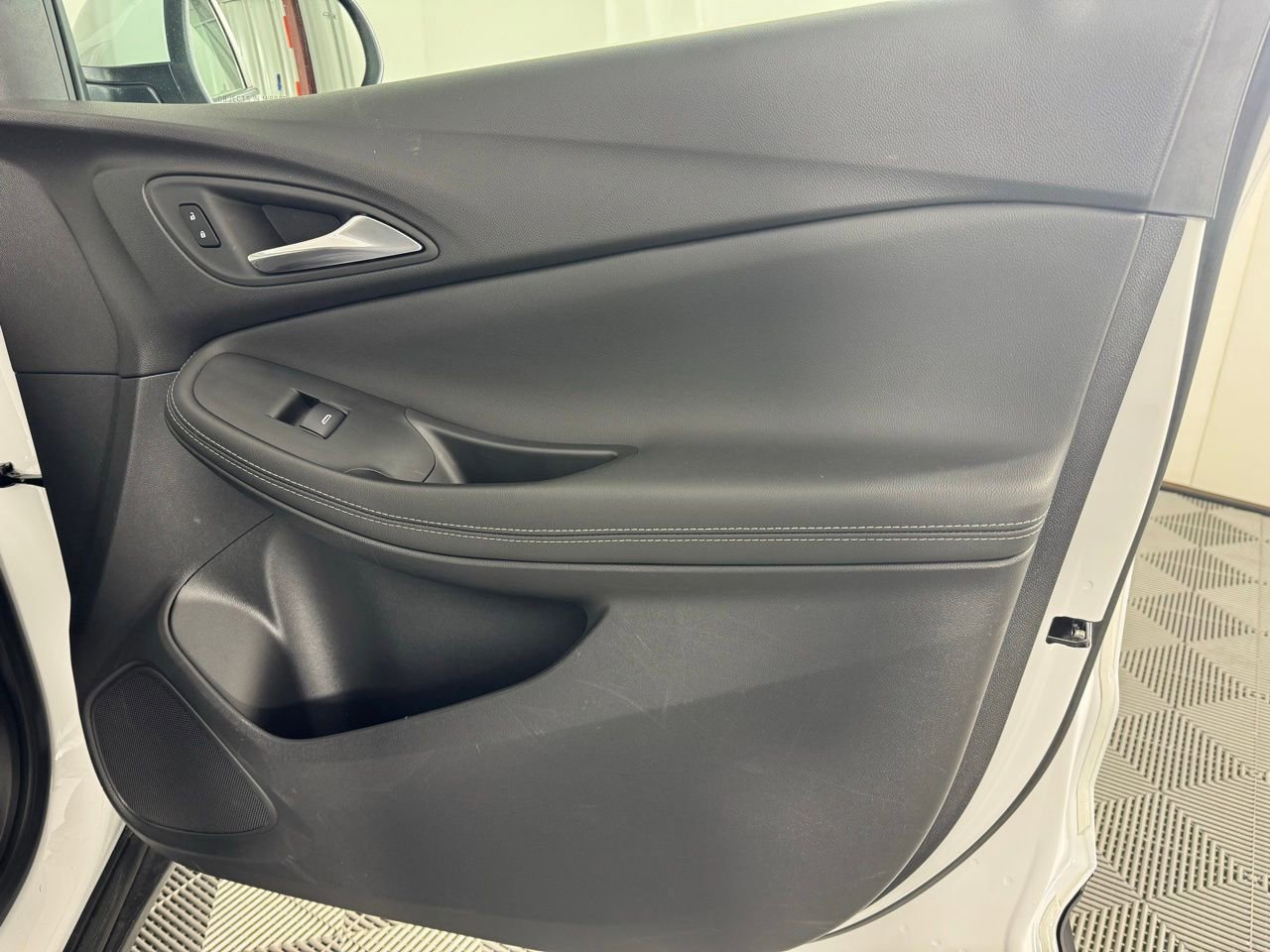 Used 2024 Buick Encore GX Preferred FWD image 32