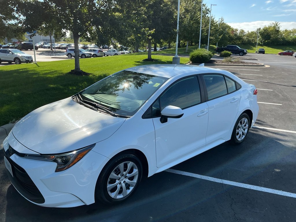 Used 2025 Toyota Corolla LE FWD image 5