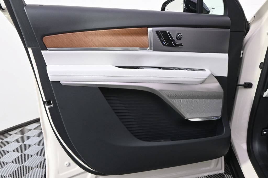 New 2027 Cadillac Vistiq Sport w/ LPO, Floor Liner Package AWD/4WD image 22