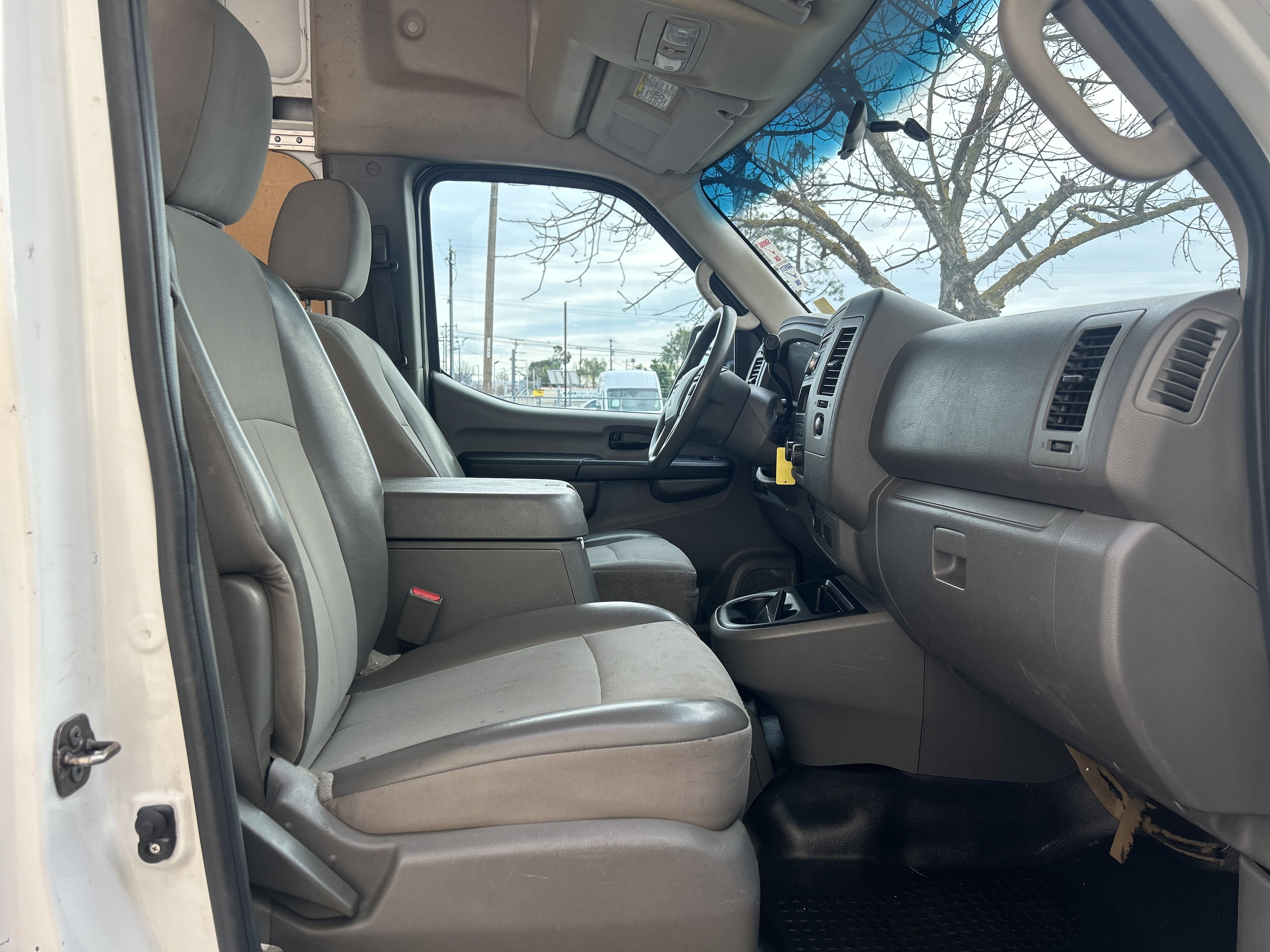 Used 2014 Nissan NV 2500 SV image 18