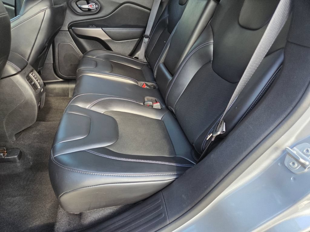 Used 2021 Jeep Cherokee Latitude Plus FWD image 22