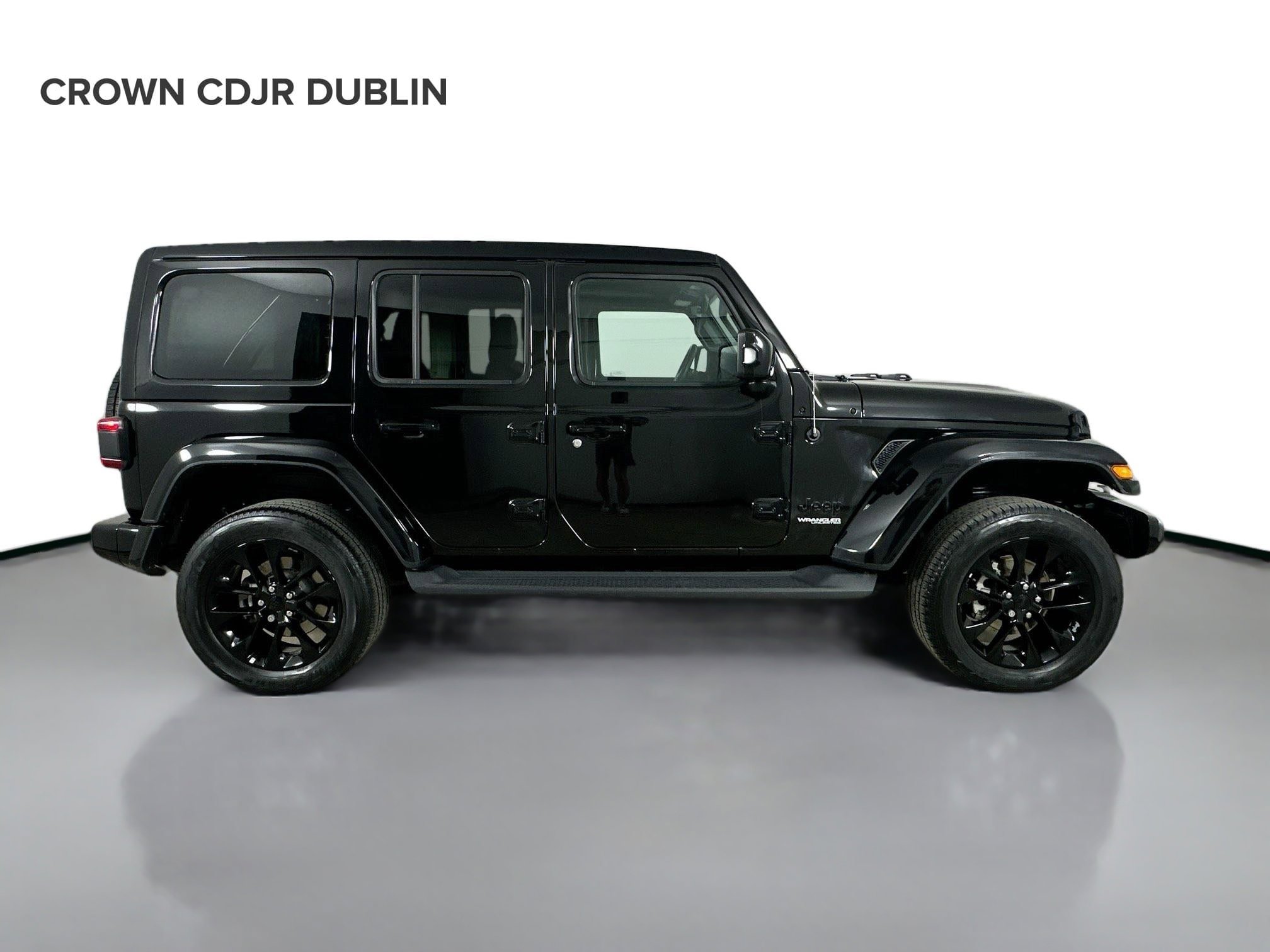 Used 2022 Jeep Wrangler Unlimited Sahara AWD/4WD image 4