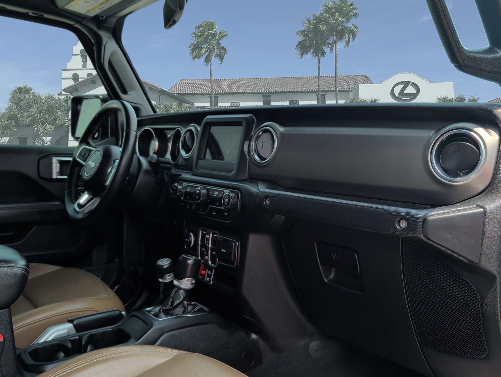 Used 2021 Jeep Gladiator Rubicon AWD/4WD image 26
