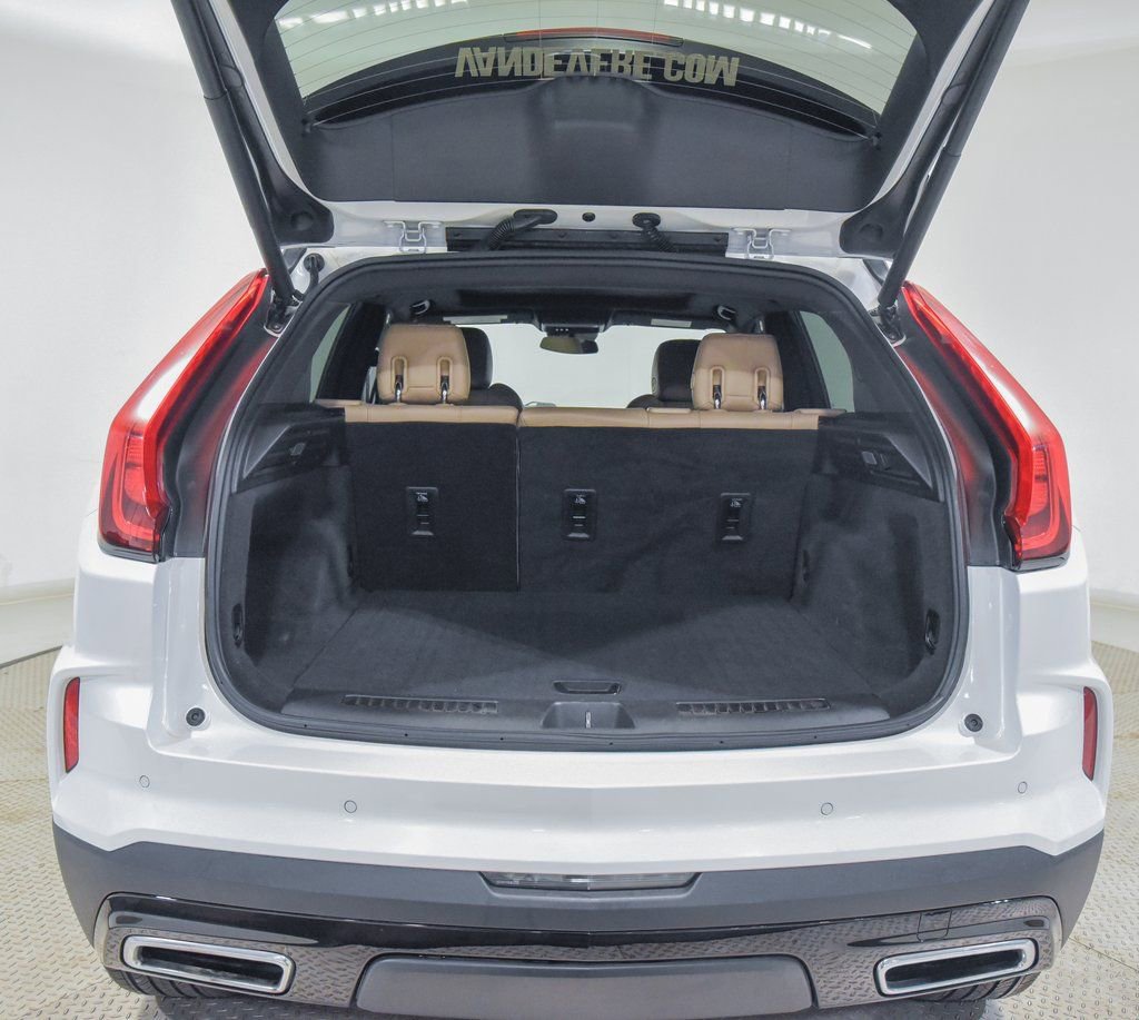 Used 2024 Cadillac XT4 Premium Luxury image 14