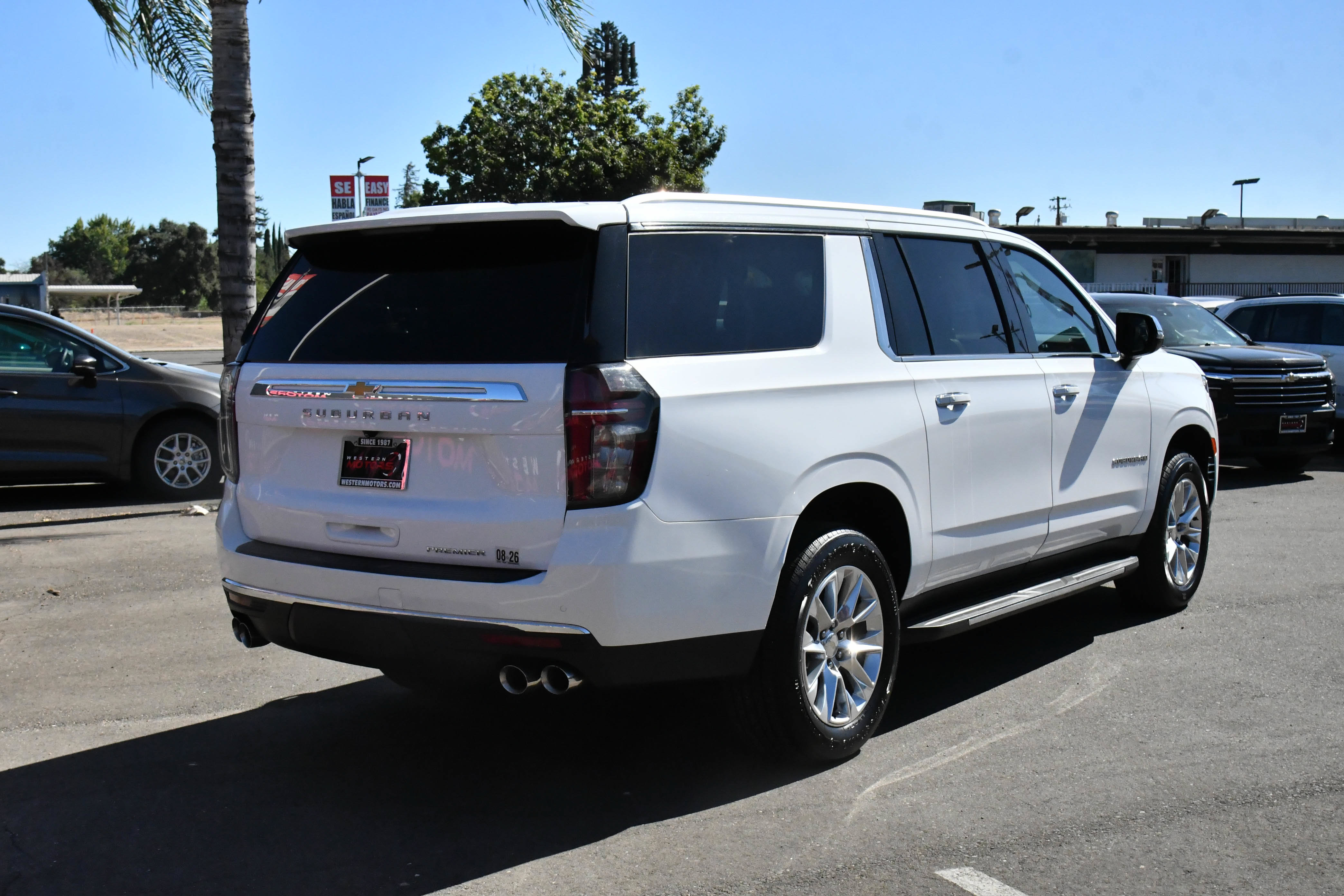 Used 2023 Chevrolet Suburban Premier RWD image 8