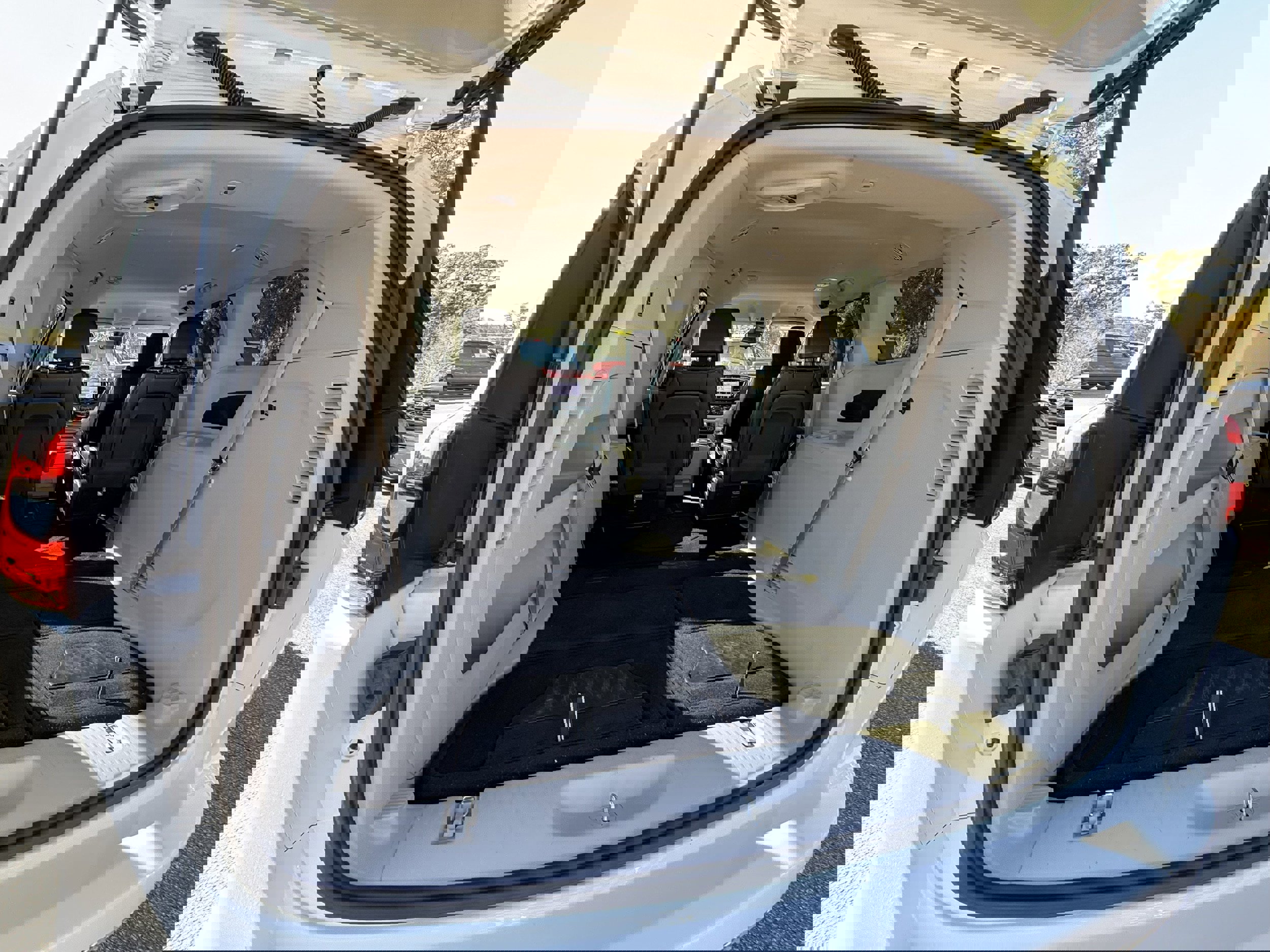 Used 2024 Chrysler Pacifica Touring-L image 25