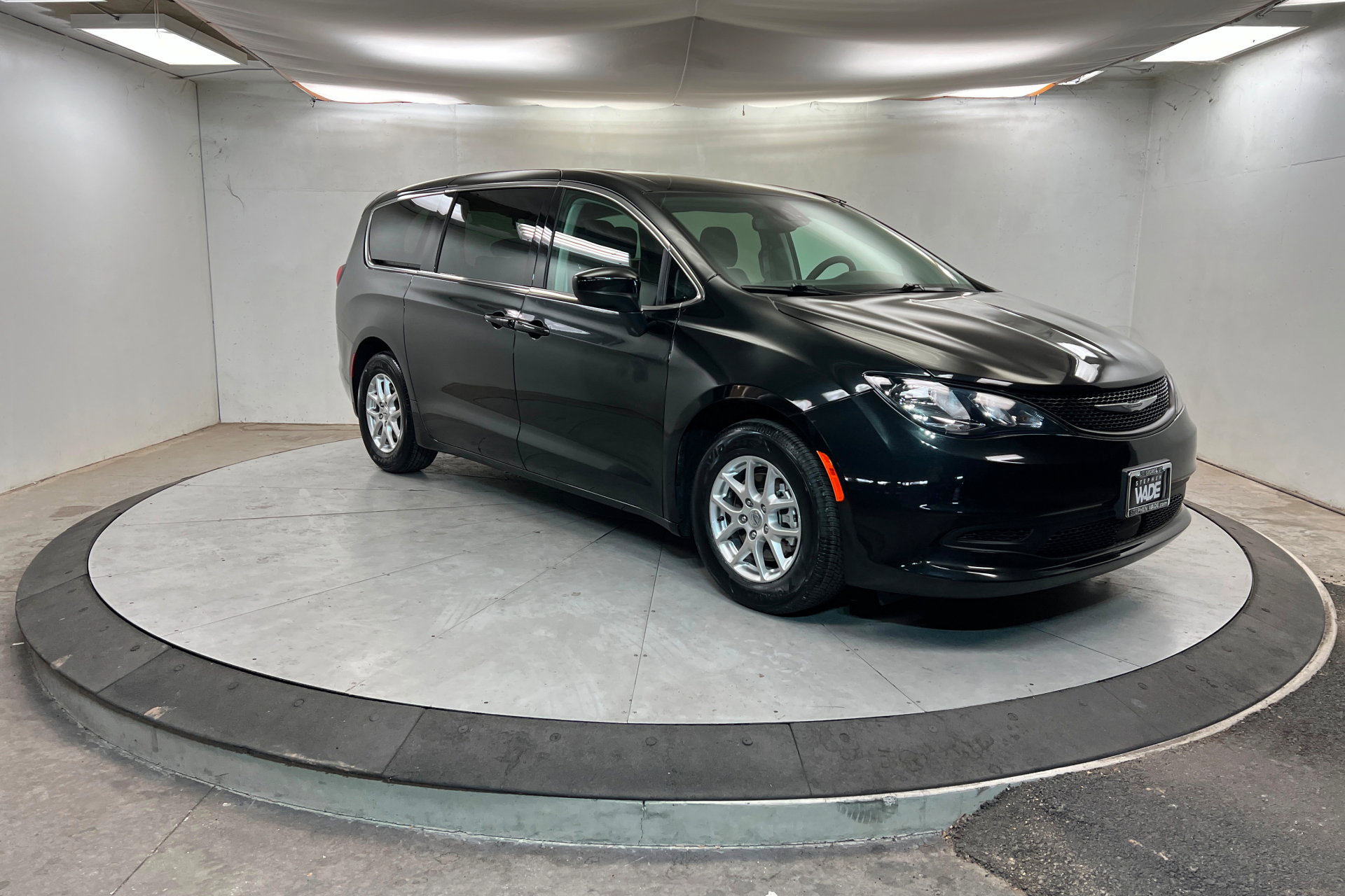 Certified 2023 Chrysler Voyager LX image 7