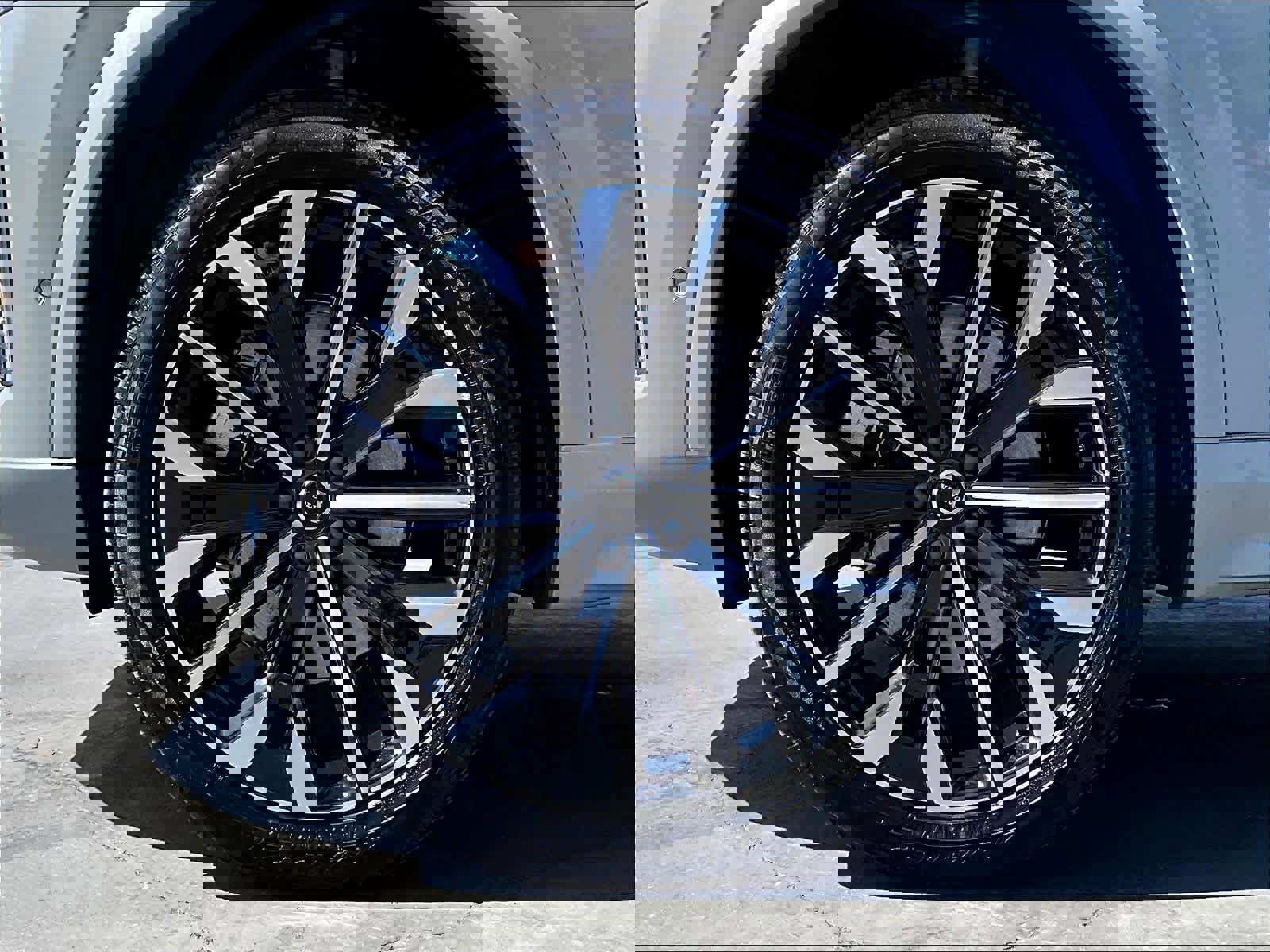 Used 2026 Volvo XC90 T8 Plus w/ Protection Package Premier image 11