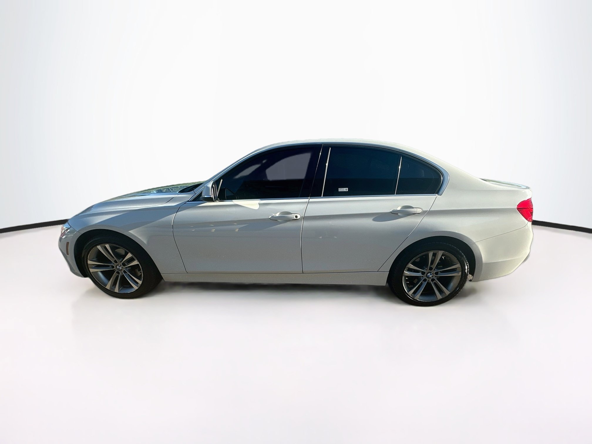 Used 2017 BMW 330i xDrive Sedan AWD/4WD image 4