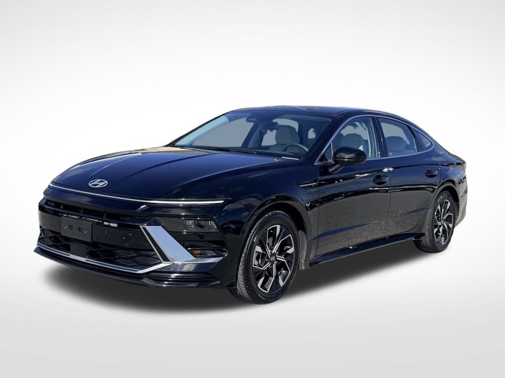 Used 2025 Hyundai Sonata SEL FWD image 2