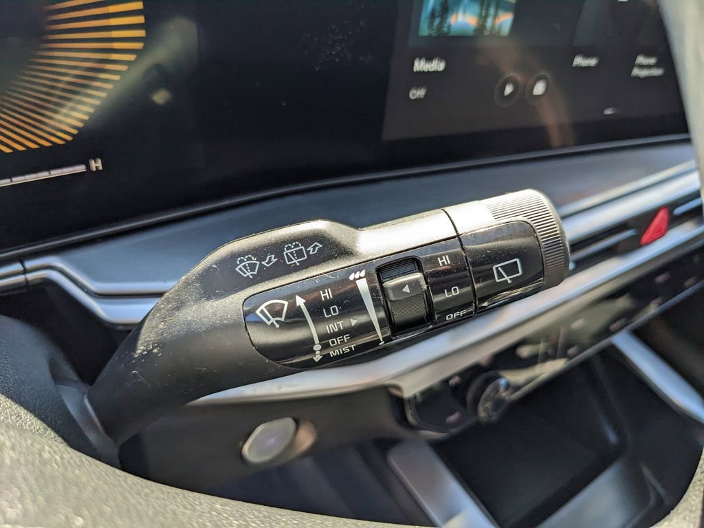 Certified 2025 Kia Sorento LX image 33