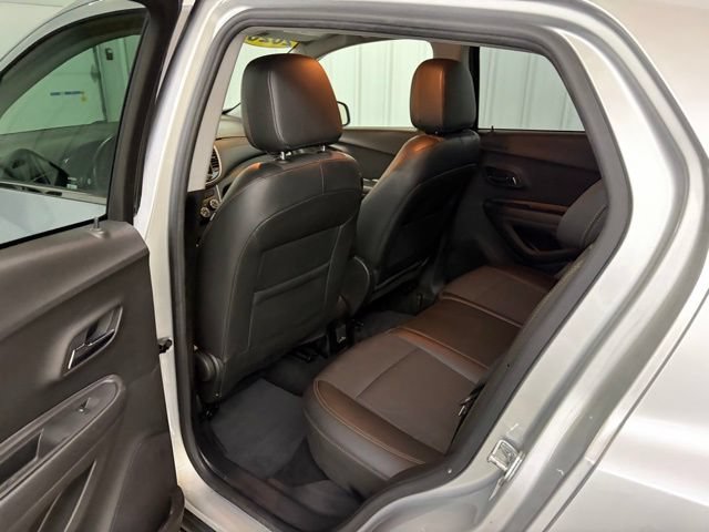 Used 2020 Chevrolet Trax LT w/ LT Convenience Package AWD/4WD image 17