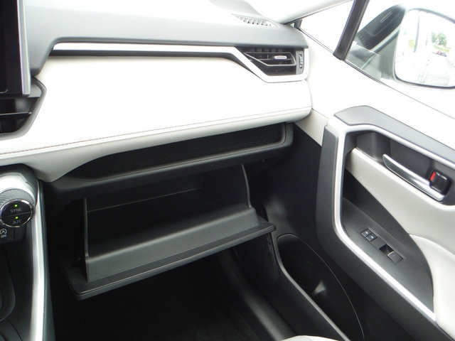 Used 2023 Toyota RAV4 XLE Premium AWD/4WD image 32