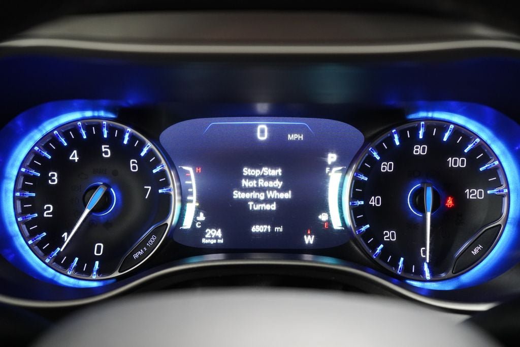 Used 2023 Chrysler Pacifica Touring-L FWD image 16