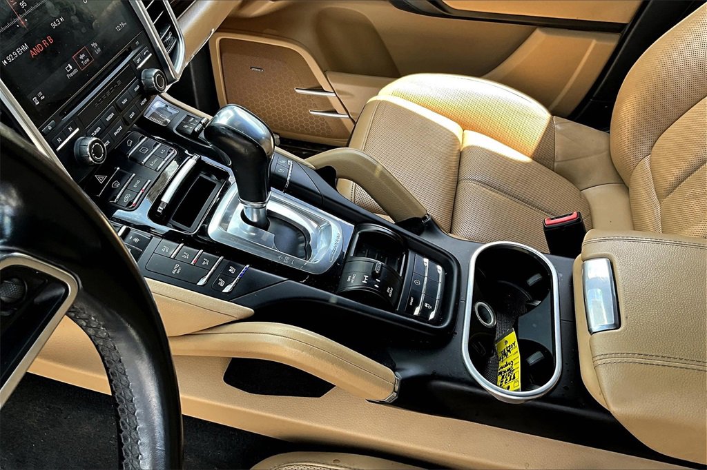 Used 2018 Porsche Cayenne Platinum Edition w/ Premium Package Plus image 13