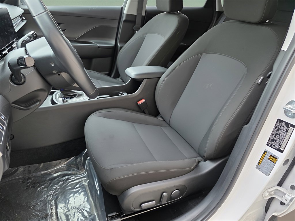 Certified 2025 Hyundai Kona SEL image 18