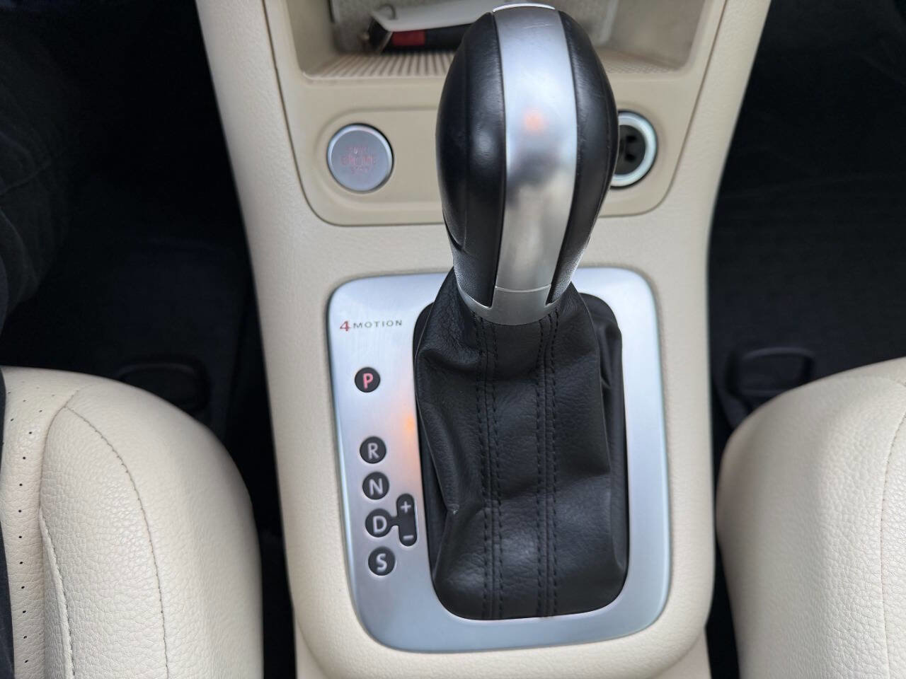 Used 2015 Volkswagen Tiguan SEL image 36