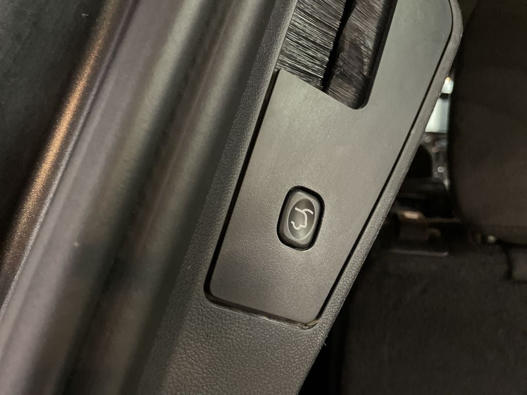 Used 2016 Dodge Grand Caravan SXT FWD image 24