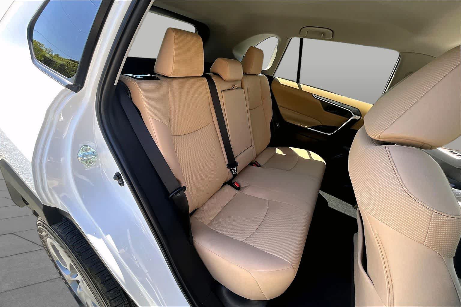 Certified 2023 Toyota RAV4 LE AWD/4WD image 38
