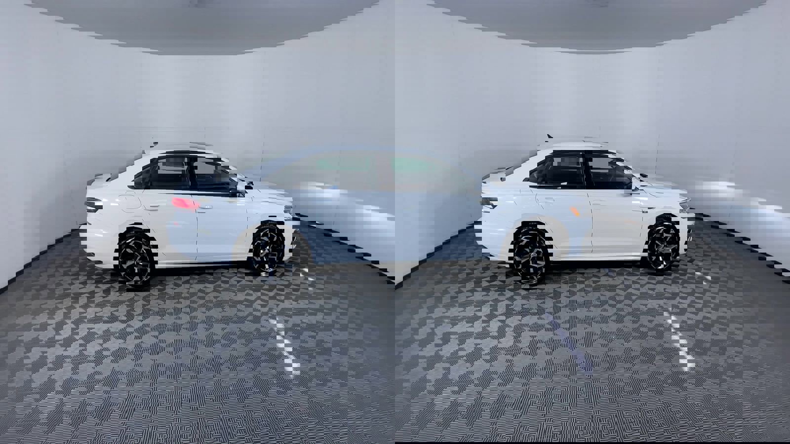 Used 2020 Volkswagen Passat 2.0T R-Line image 9