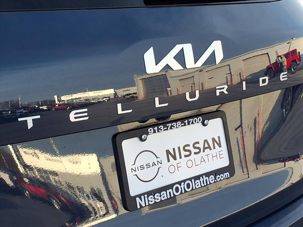 Used 2023 Kia Telluride EX w/ EX Captain's Chair Package image 20