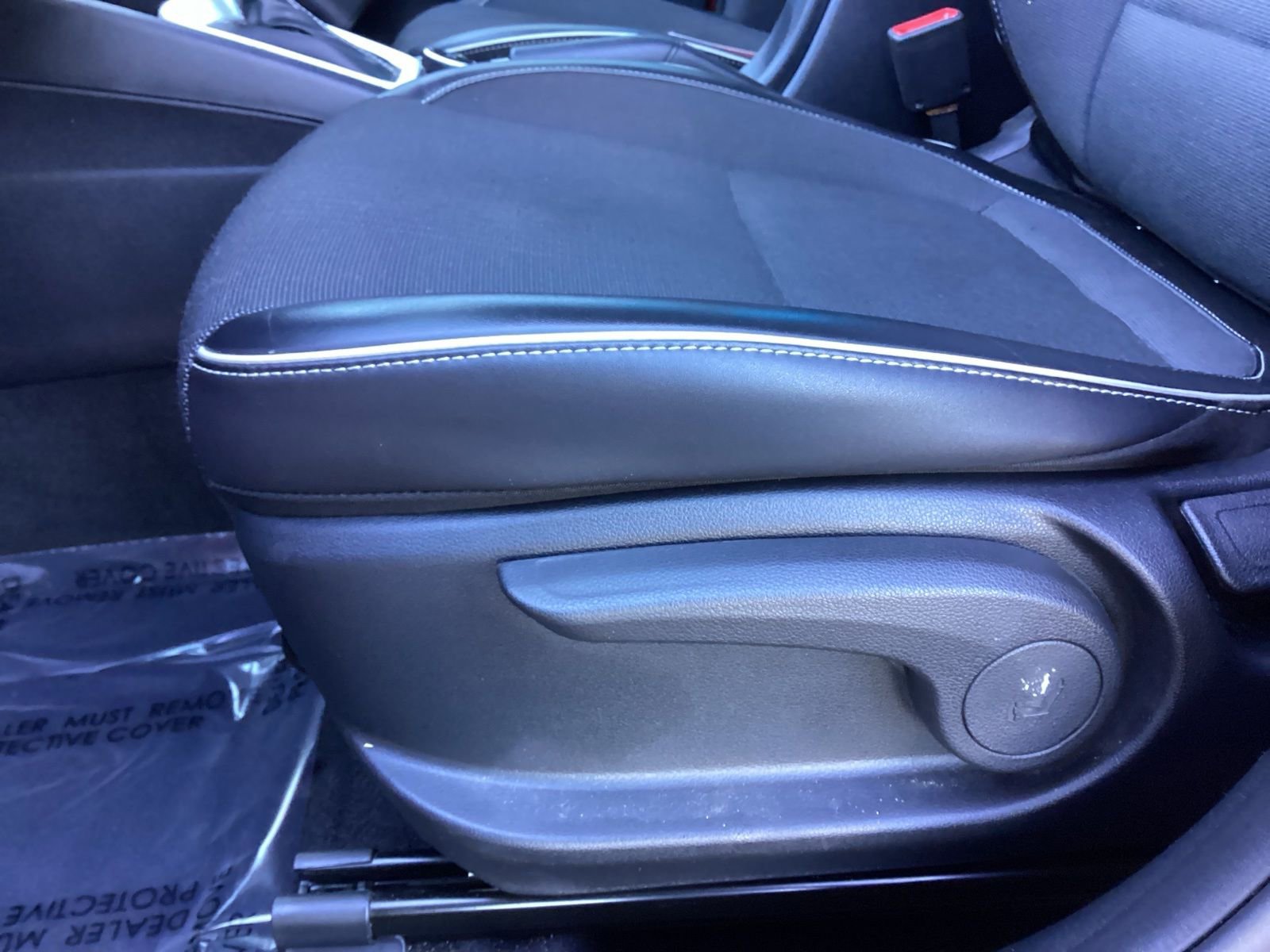 Used 2022 Hyundai Venue Limited w/ Cargo Package image 12