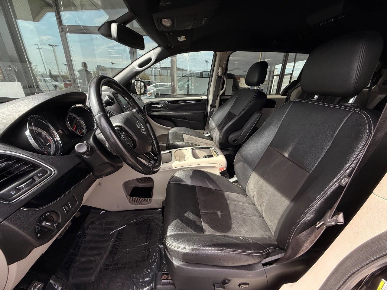 Used 2020 Dodge Grand Caravan SXT image 12