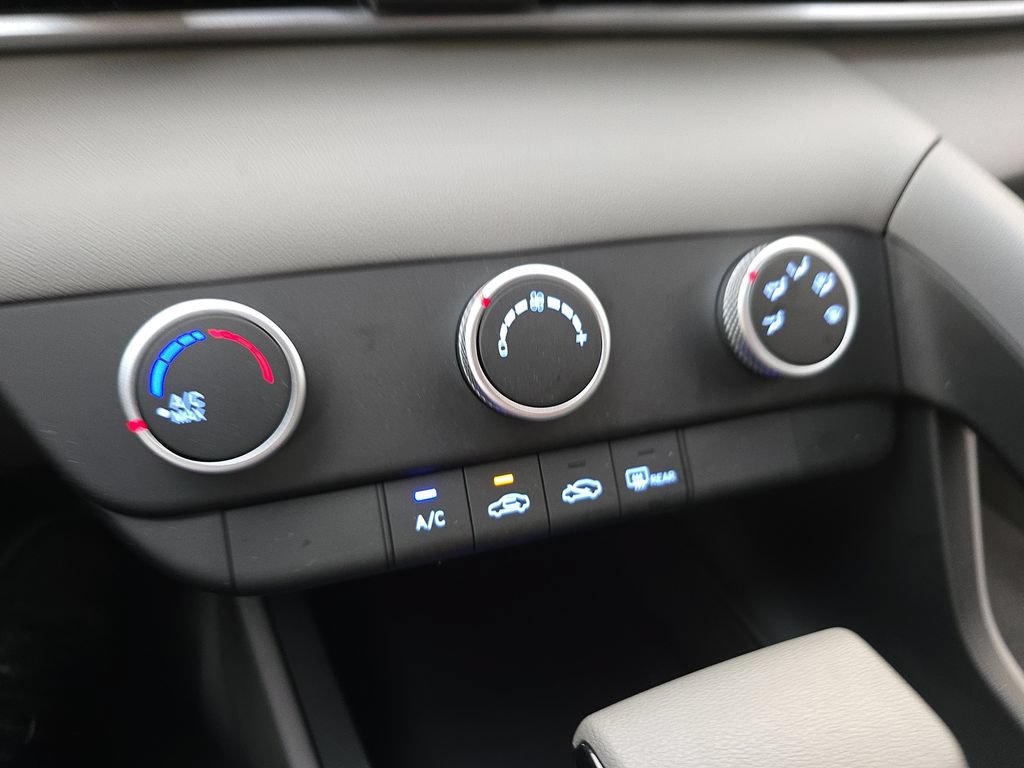 Certified 2026 Hyundai Elantra SE FWD image 21