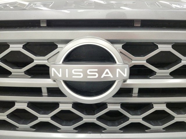 Used 2024 Nissan Frontier SV image 11