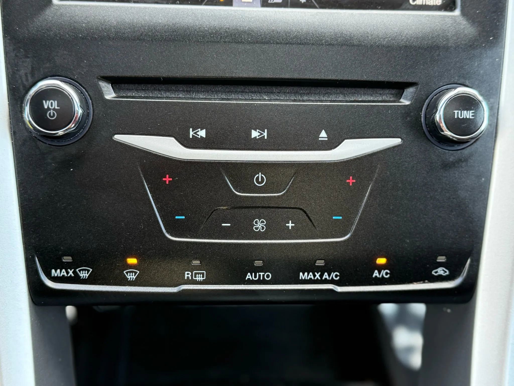 Used 2014 Ford Fusion SE image 19