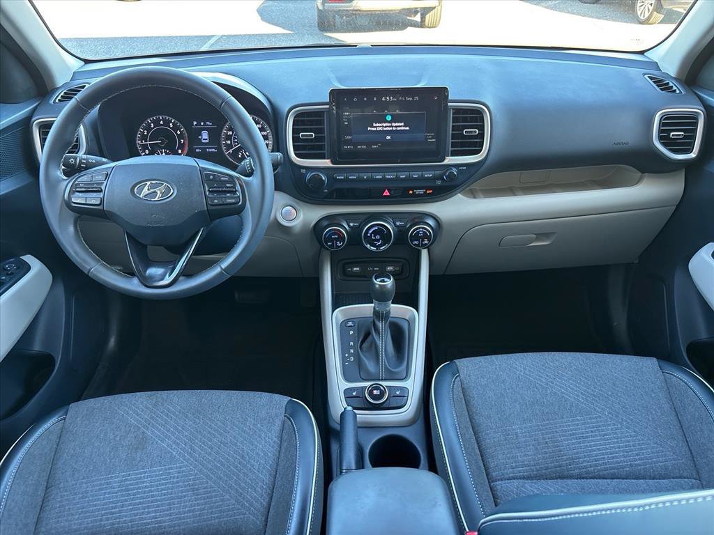 Used 2022 Hyundai Venue Limited FWD image 4