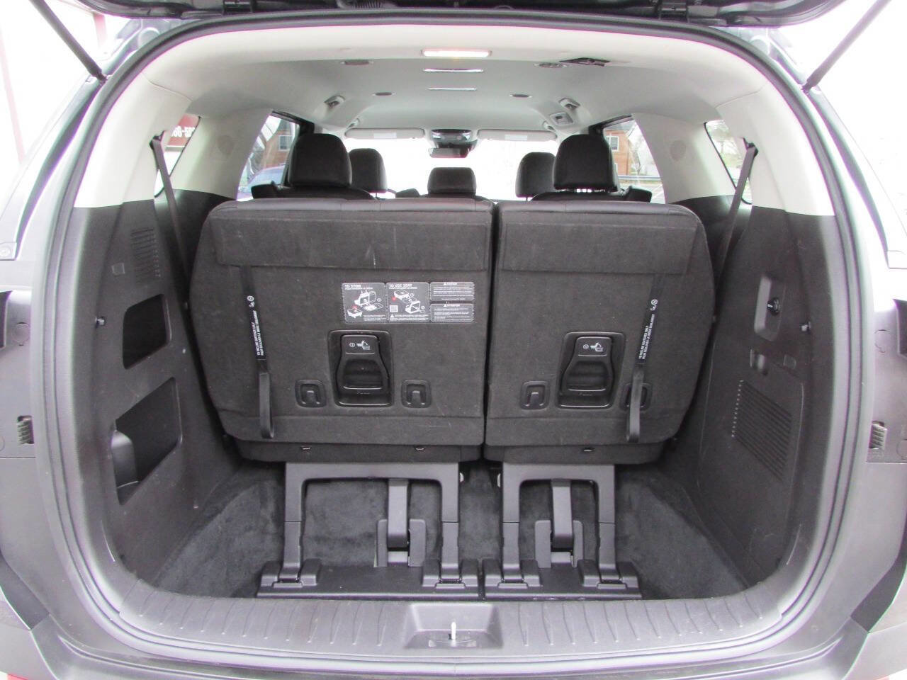 Used 2025 Kia Carnival image 5